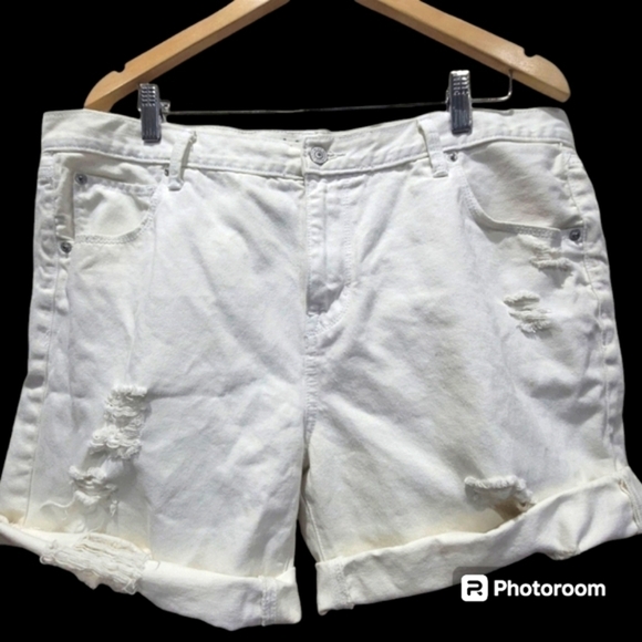 Mossimo Size 16 White Frayed Jean Boyfriend Shorts Summer VCAY Beachy - Picture 1 of 8